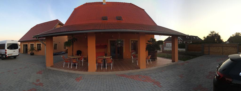 Bibic Vendeghazak Hotel Nagybajom Exterior photo