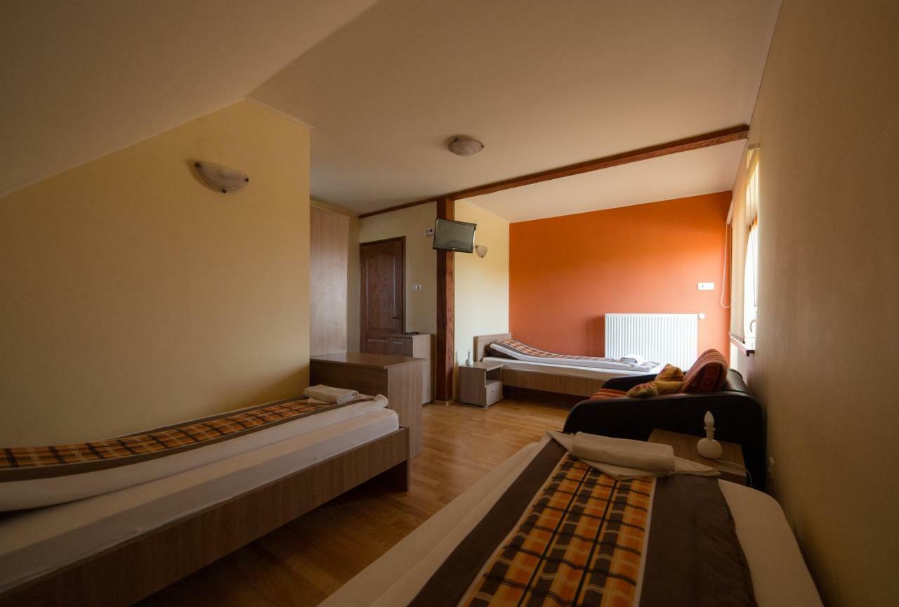 Bibic Vendeghazak Hotel Nagybajom Exterior photo